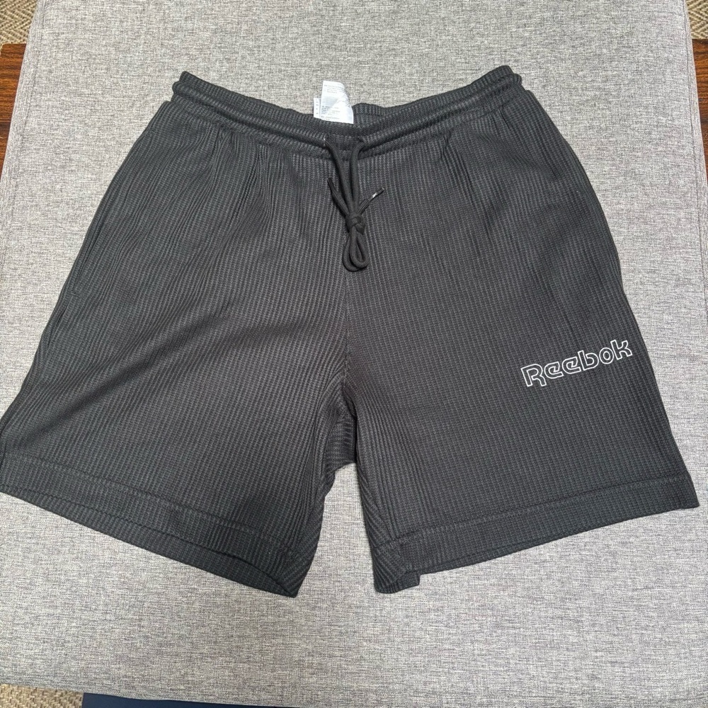 Reebok Men's Vintage Sport Waffle Shorts, Black Medium